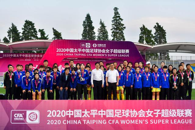 皇马狂胜巴列卡诺仍不敌巴萨，争冠之路充满挑战